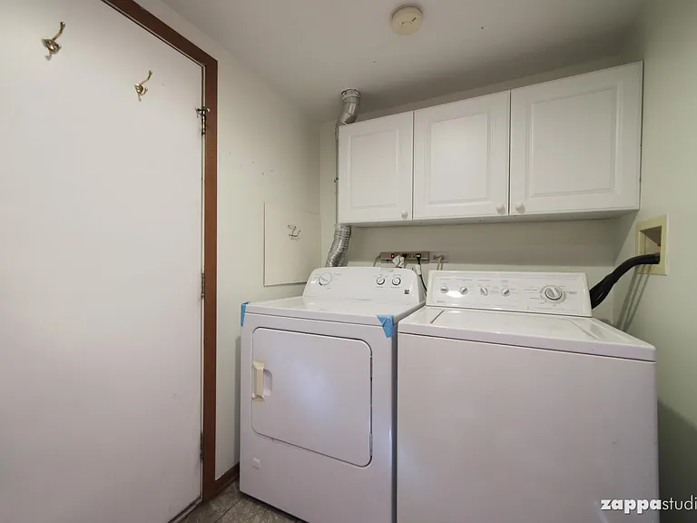 2705 Laurel Ct — Photo 8