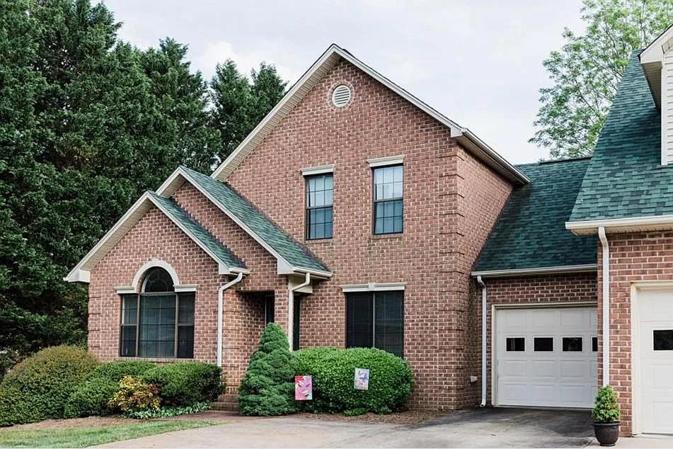 3 bed, 1421 sqft, $1,750 — Photo 2