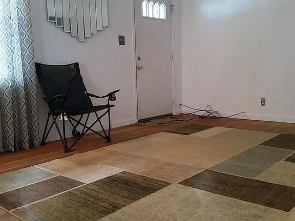 3rd image of 1033 Noyes Ave