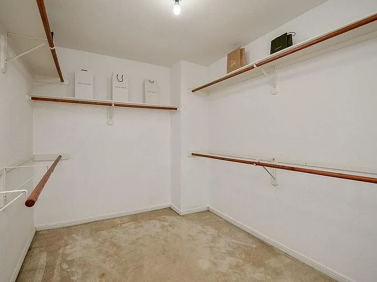 2515 Lansing Cir — Photo 38