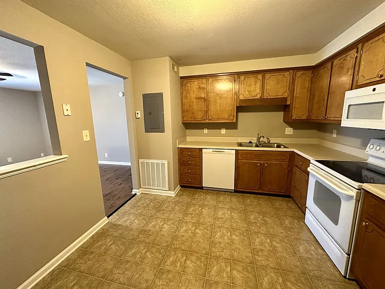 Two Bedroom Pet Friendly Apartment For Rent Near Post! — Photo 22