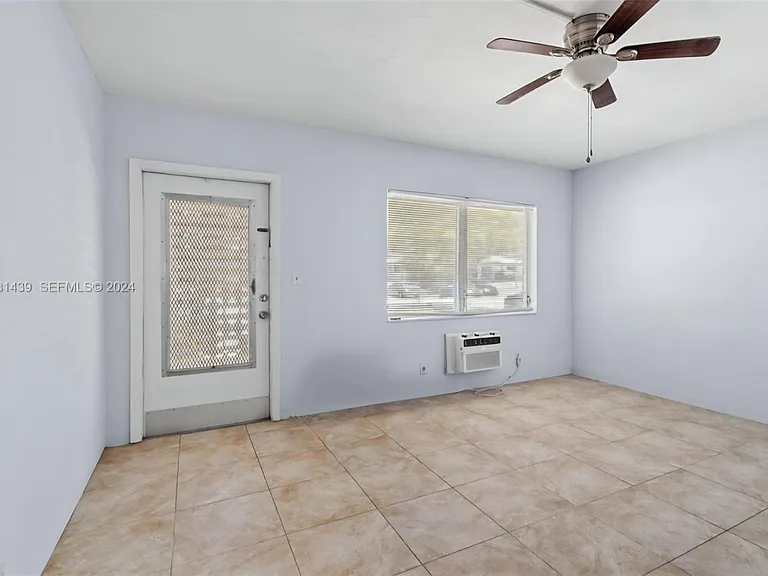 2000 NE 51st Ct #108 — Photo 5