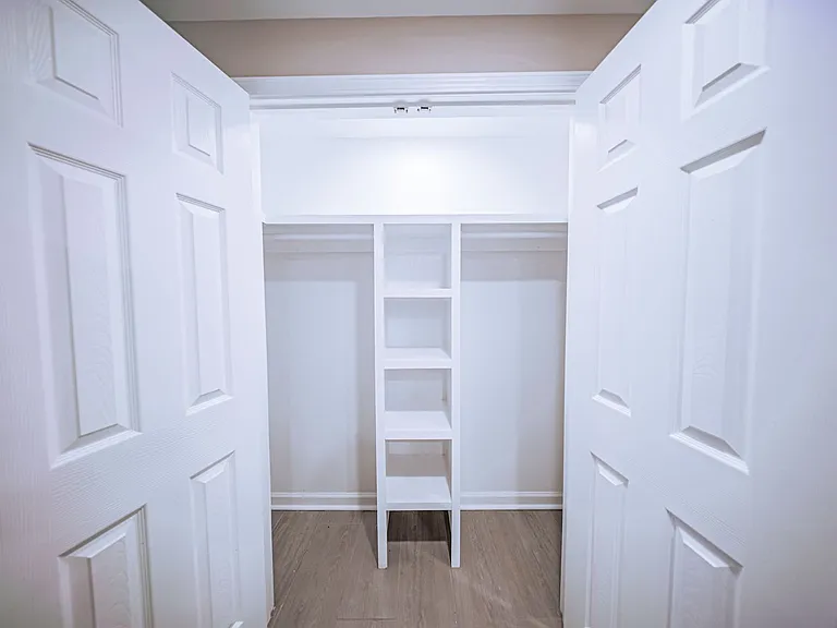 Victorian Village Apartments — Photo 7