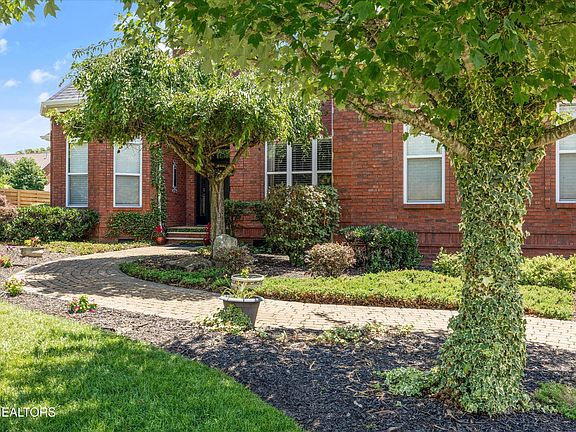 3rd image of 534 Argyle Way