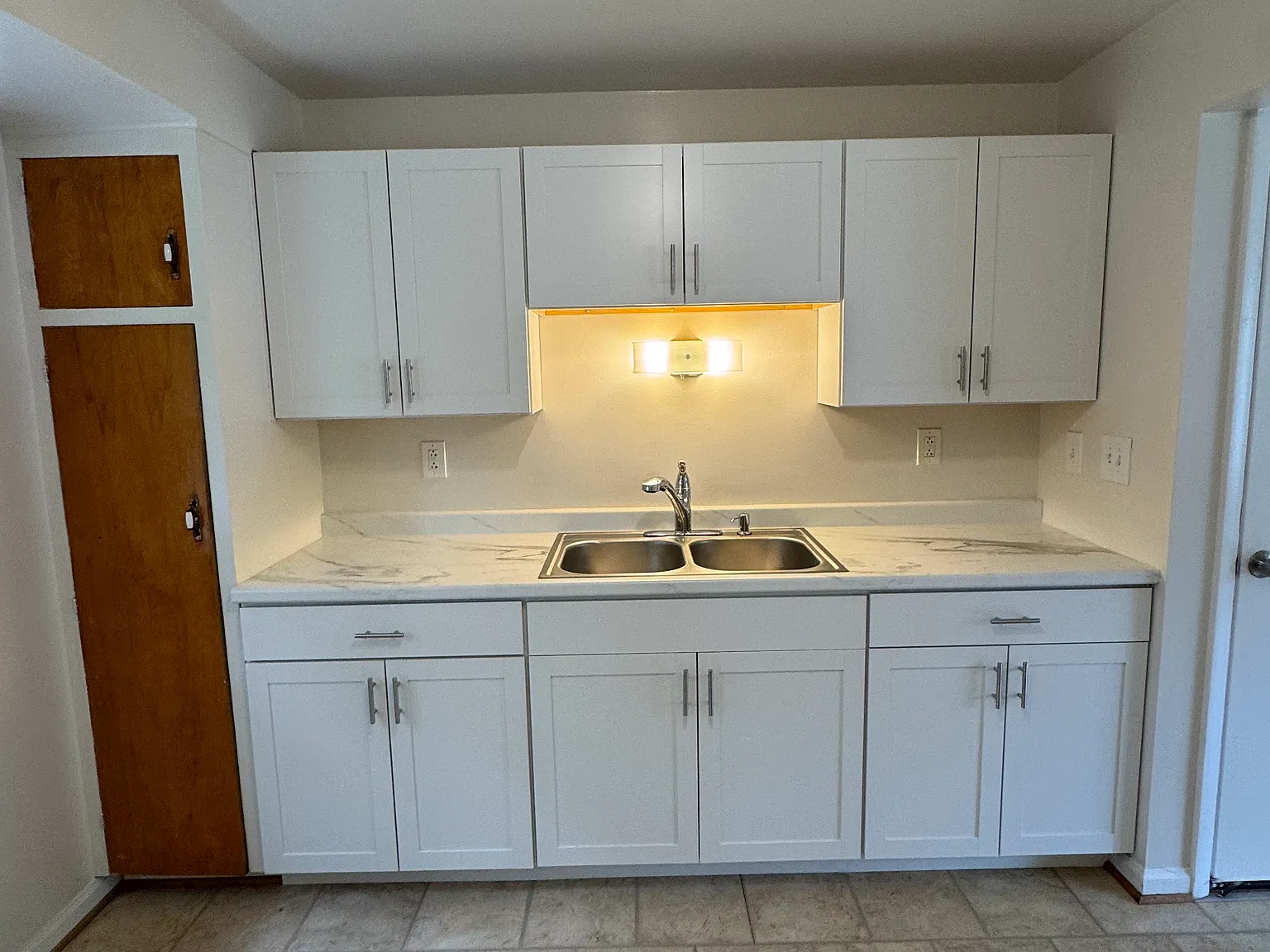 3 bed, 858 sqft, $1,695 — Photo 2