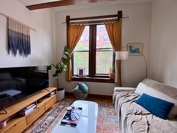 2nd image of 415 W Belden Ave #1
