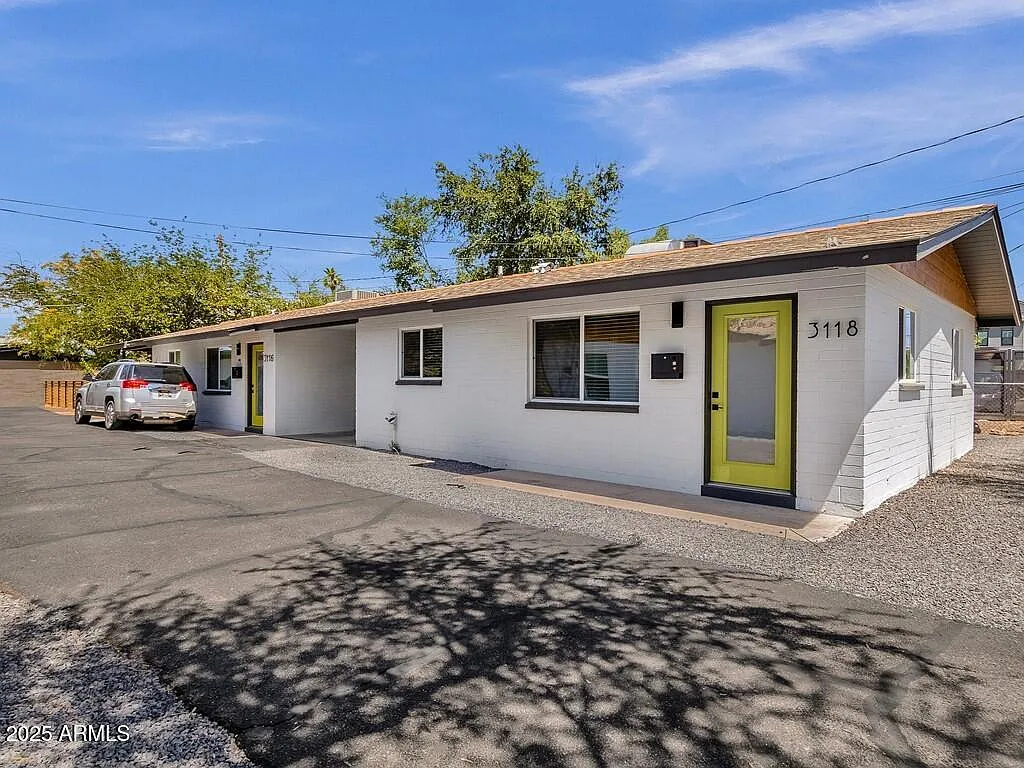 2 bed, 1.0 bath, 727 sqft, $1,600 — Photo 4