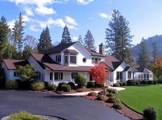 285 Naturescape Rd, Grants Pass, OR 97527