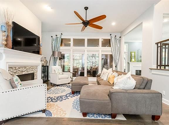 4th image of 14722 Outlook St