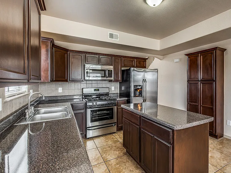7101 Falling Leaf Cir — Photo 11