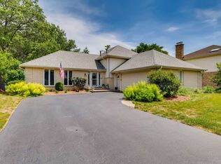2S437 Golfview Dr, Glen Ellyn, IL 60137