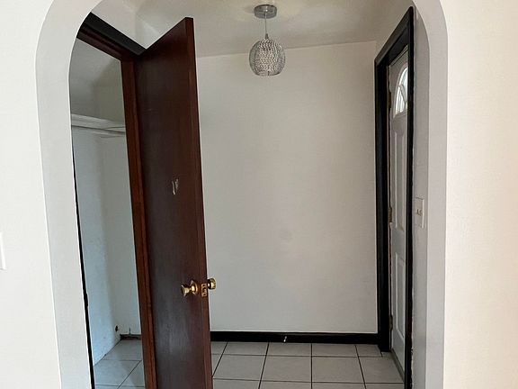 2nd image of 48-50 Eaton St Floor 1