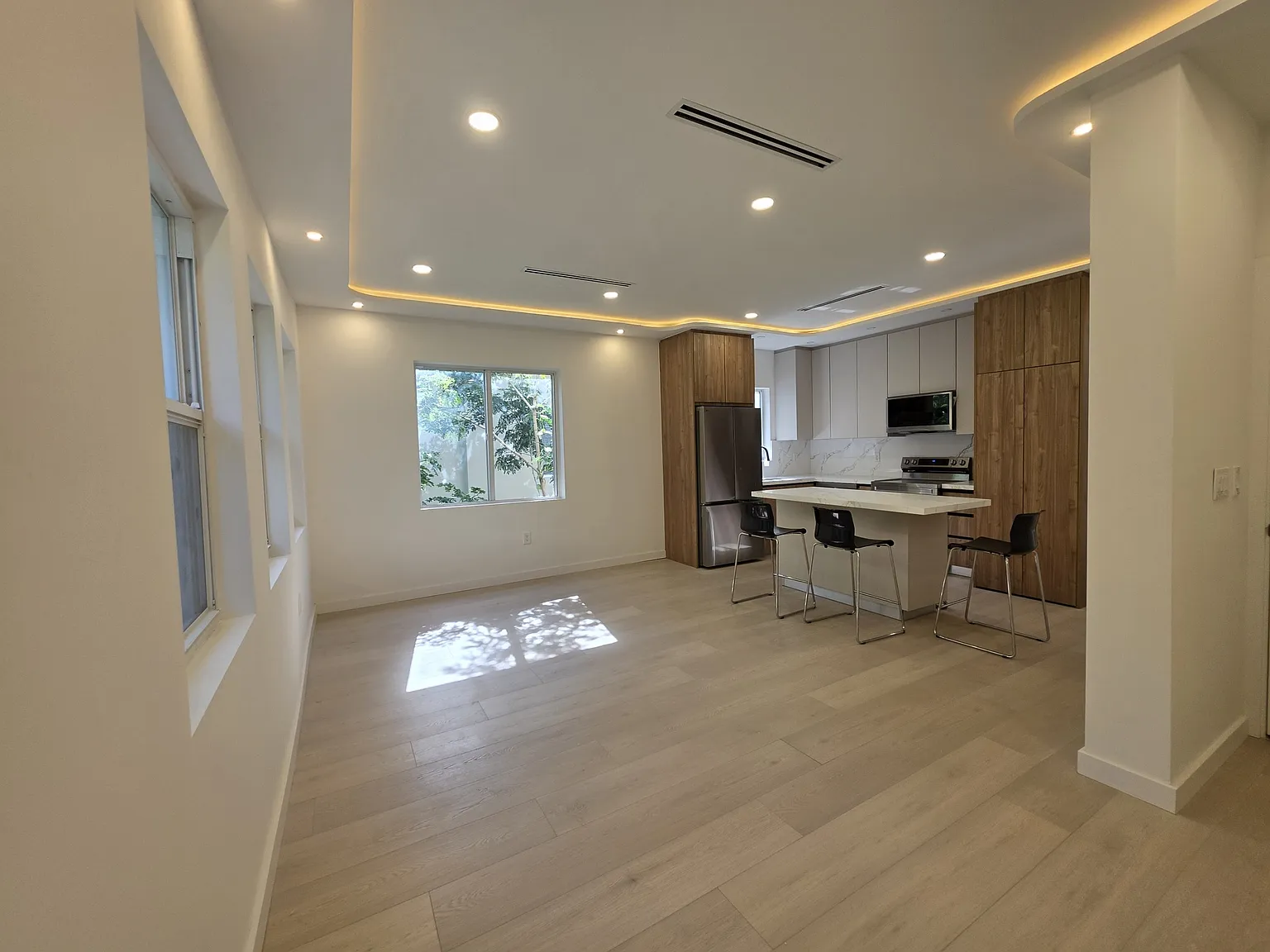2 bed, 875 sqft, $3,495 — Photo 4