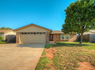 1019 NE 10th St, Moore, OK 73160