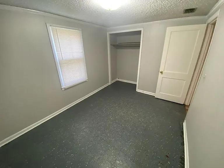 702 N 65th Ave — Photo 10