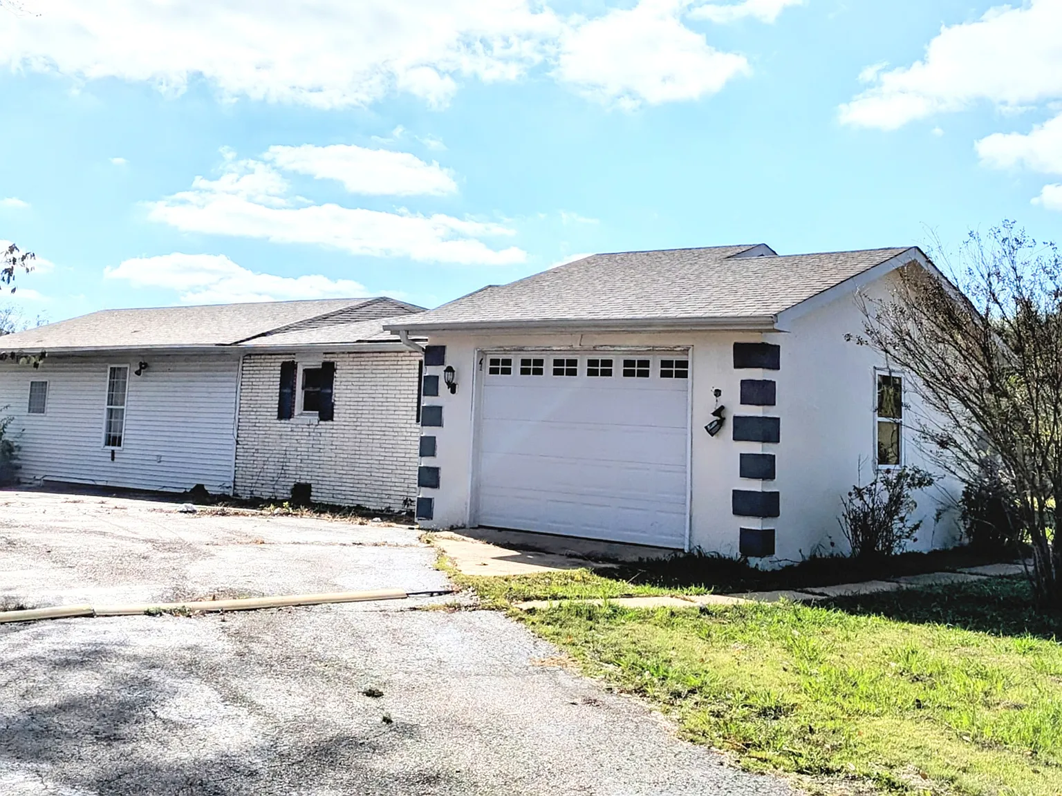 4 bed, 2950 sqft, $1,650 — Photo 2