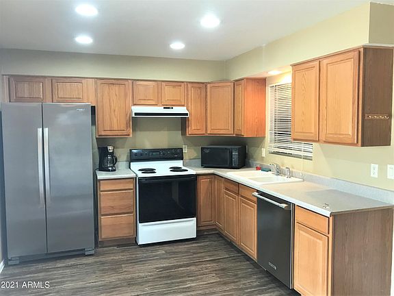 3rd image of 2316 W Larkspur Dr