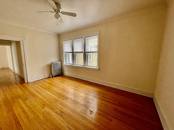 2nd image of 2465 W Gunnison St APT 2
