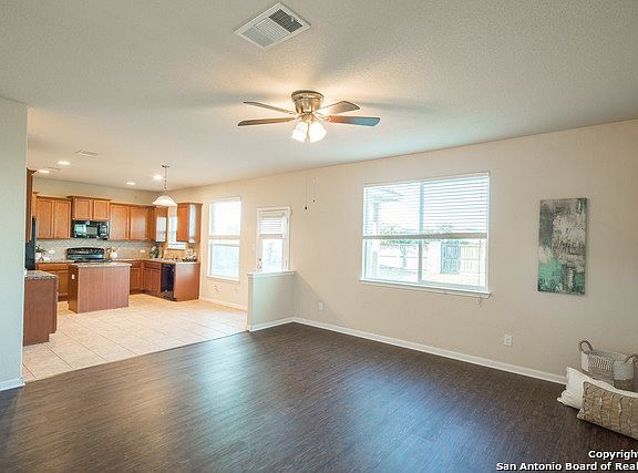 5th image of 2297 Fernhill Dr