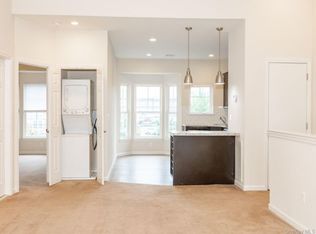 14 Grace Ln, Lindenhurst, NY 11757