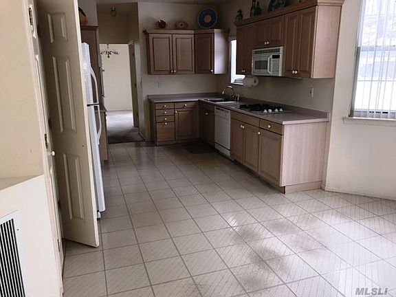 4th image of 24 Whispering Woods Dr