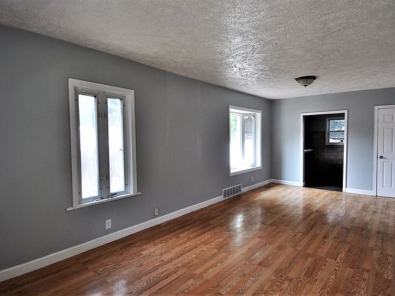 3rd image of 805 18th St