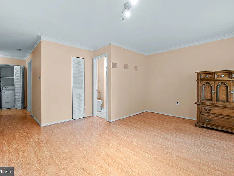 8 Wessex Ct — Photo 34