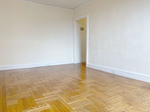 5th image of 72 Barrow St APT 6D