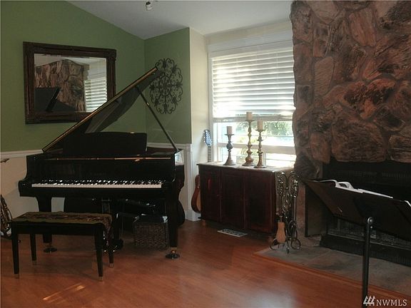 4th image of 1432 Arab Dr SE