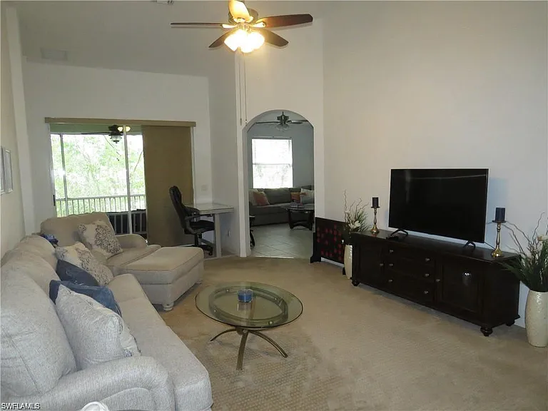 1305 Mariposa Cir #202 — Photo 2