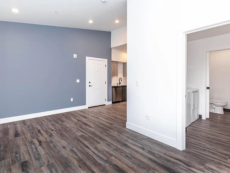 Lakeview Apartments — Photo 17