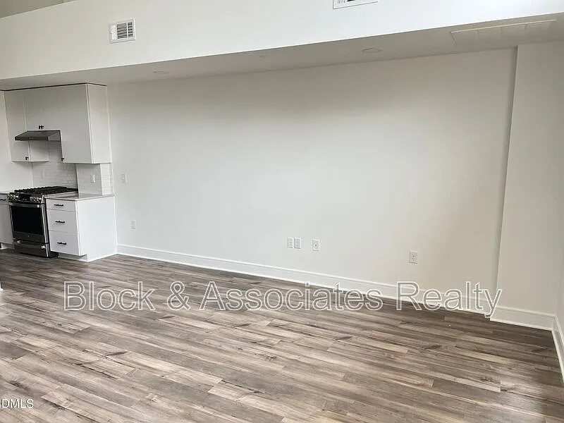 2 bed, 1.5 bath, 952 sqft, $2,200 — Photo 3