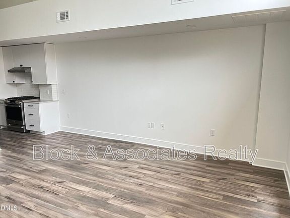 3rd image of 615-112 Daniels St