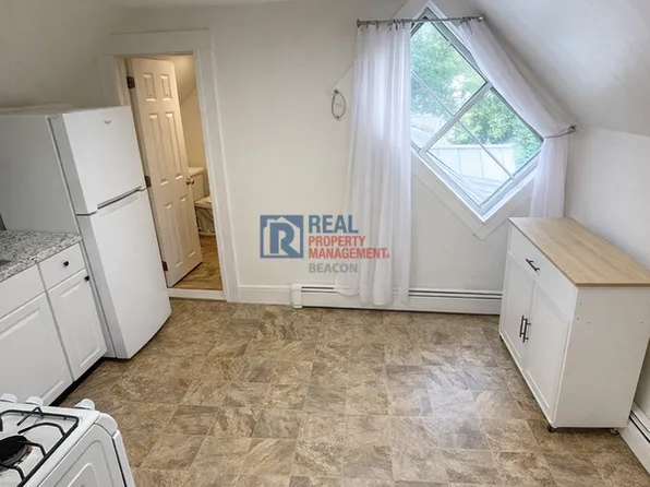 517 Maple St #6, White River Junction, VT 05001