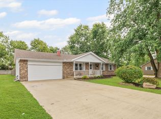 28 Crestview Ct, Fisher, IL 61843