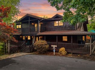 2906 Quiet Oak Way, Pigeon Forge, TN 37863
