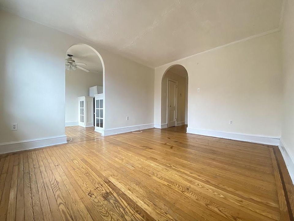 1st image of 325 S 11th St Floor 3
