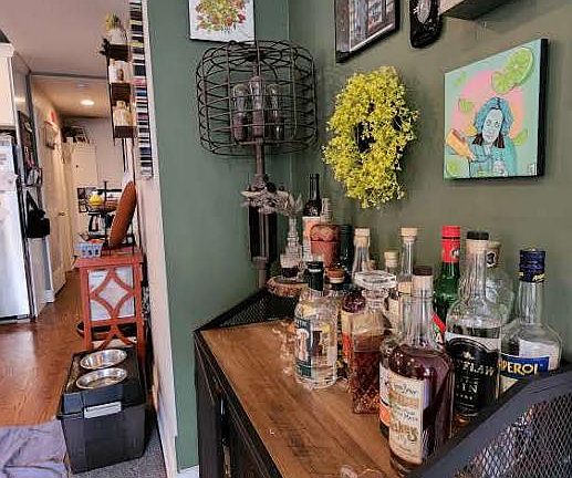 5th image of 2418 W Medill Ave #1
