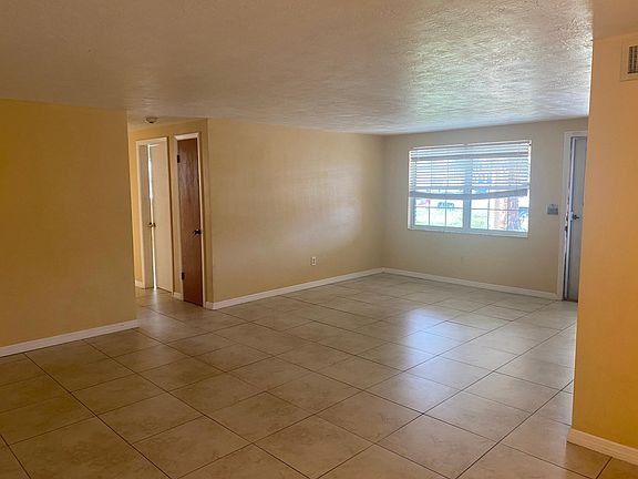 2nd image of 3825 Sablewood Dr