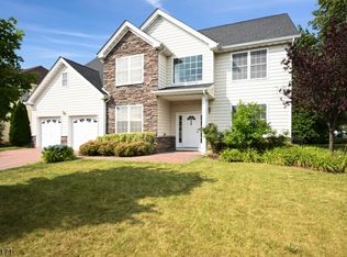 26 Pine Ln, Springfield, NJ 07081