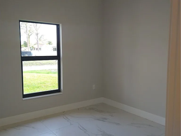 847 Bell Blvd S — Photo 18