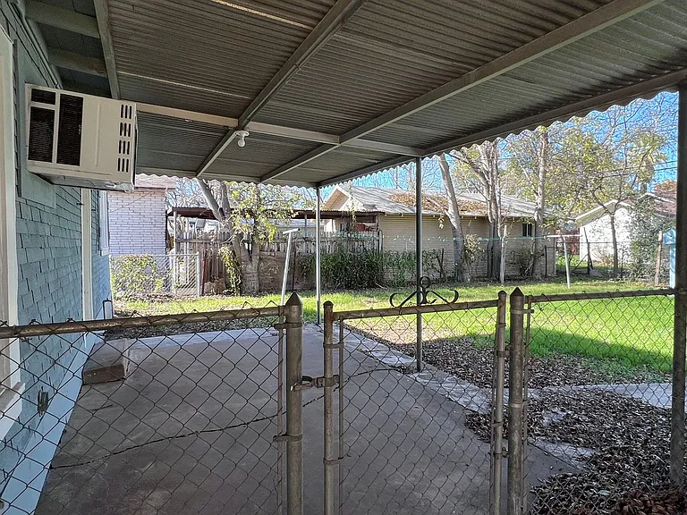 215JENNING S St — Photo 10