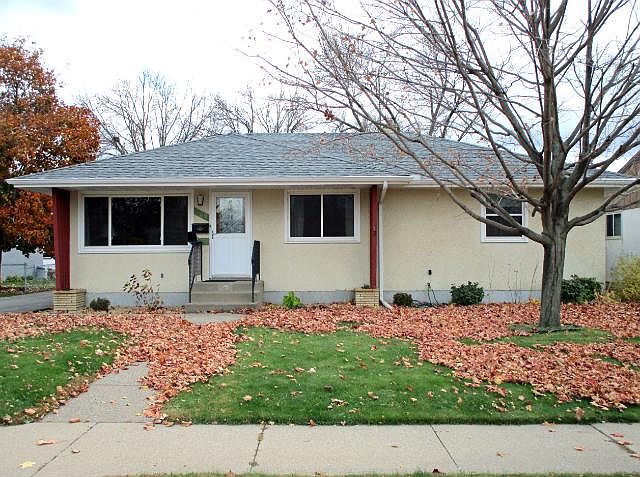 1st image of 109 Poplar St W