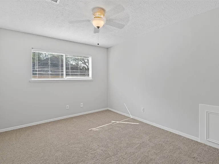15414 Willow River Dr — Photo 18