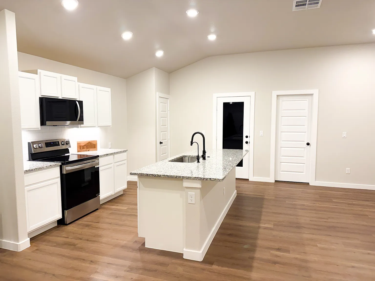3 bed, 1488 sqft, $2,800 — Photo 4