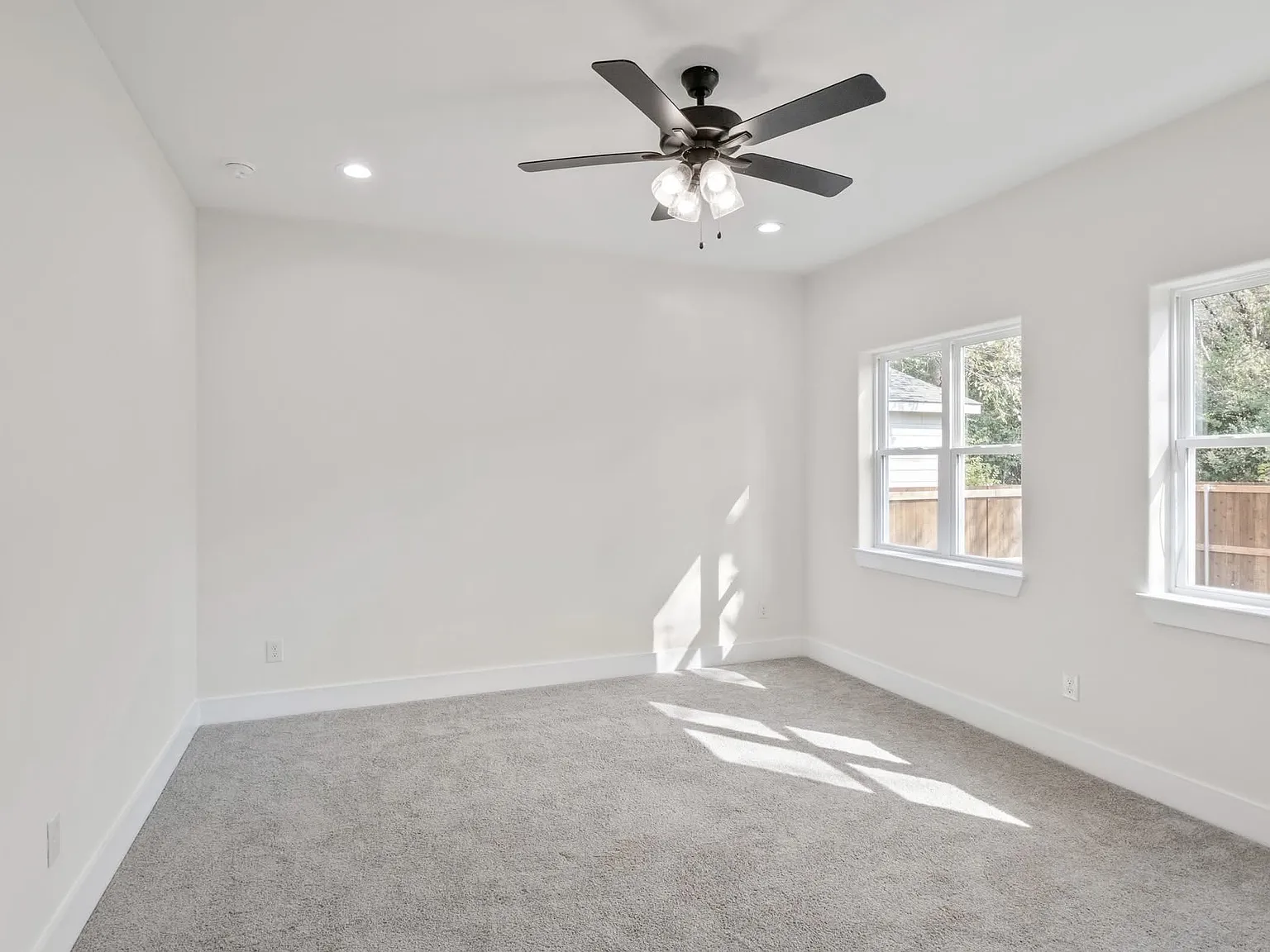 3 bed, 1200 sqft, $2,250 — Photo 4