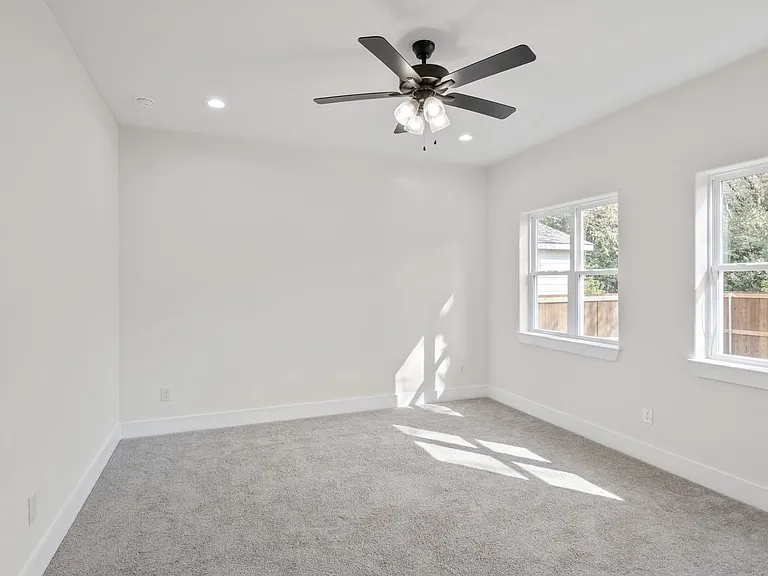 2626 Burger Ave — Photo 4