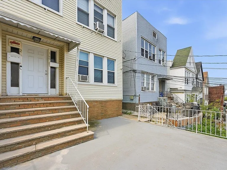 169 Zabriskie St #1 — Photo 35