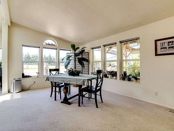 great room/ formal dinning