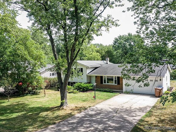 3rd image of 22W511 Burr Oak Dr